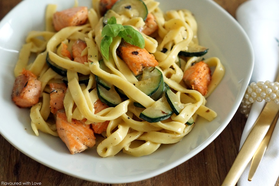 Tagiatelle mit Zucchini und Lachs / Tagliatelle with zucchini and ...