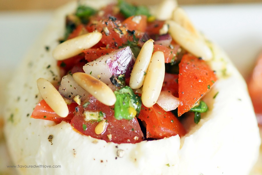 Gefüllter Mozzarella mit Tomatensalat mit Gefro Balance – Flavoured ...