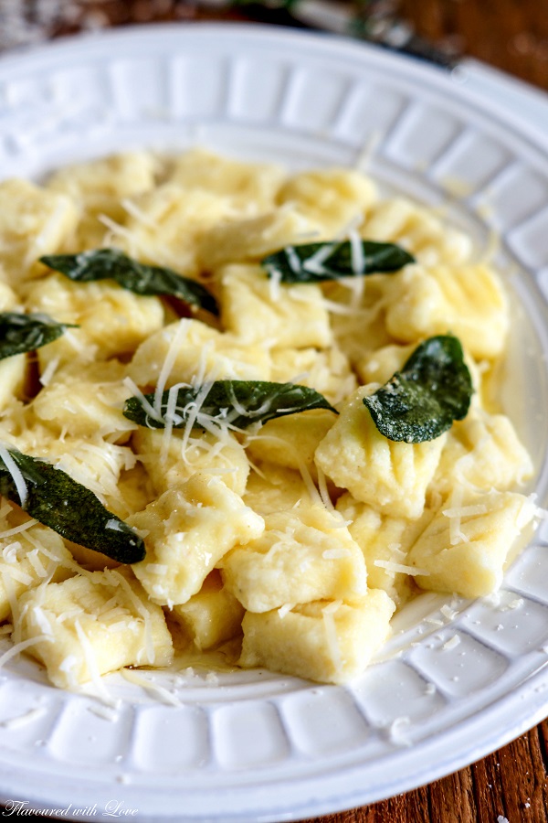 Ricotta-Gnocchi In Salbeibutter – Flavoured With Love