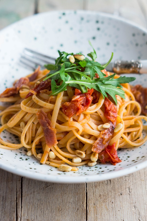 Linguine mit gerösteten Tomaten und Parmaschinken – Flavoured with Love